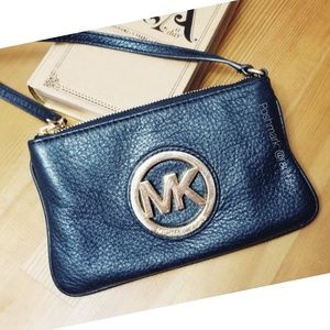 Michael Kors Zip Wristlet in Black